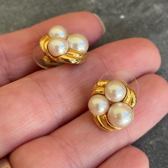 Avon Gold Pearl Cluster Earrings - Picture 6 of 6